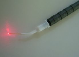 レーザー治療機器。レーザーハンドピースの写真。